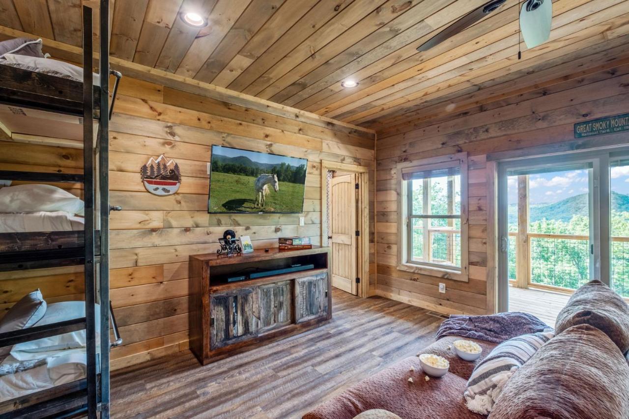New / 3 King Suites / Sleeps12 / View / 5 Mi To Pf / Hot Tub Sevierville Exterior foto